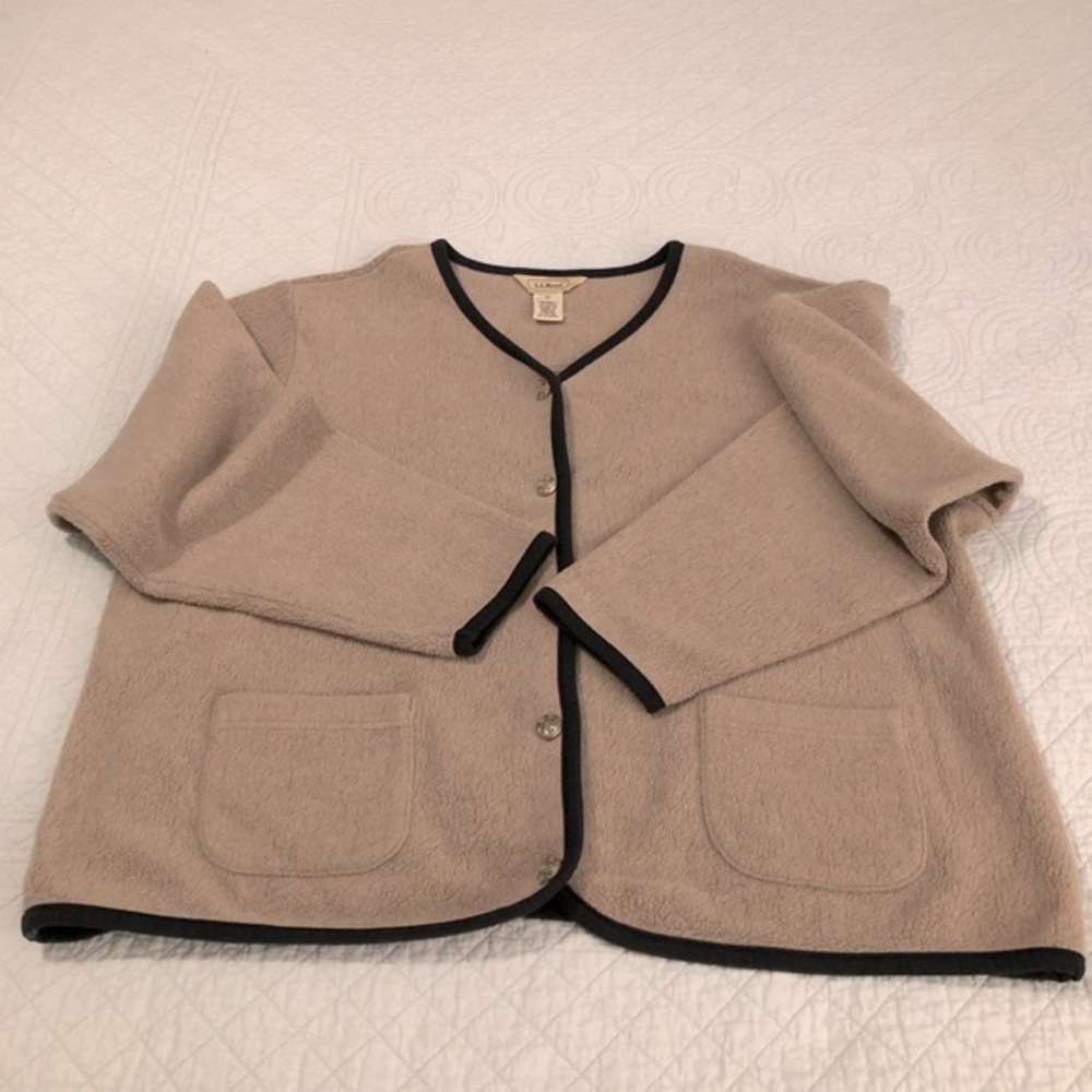 Vintage 90’s LL Bean fleece cardigan. Size XL.